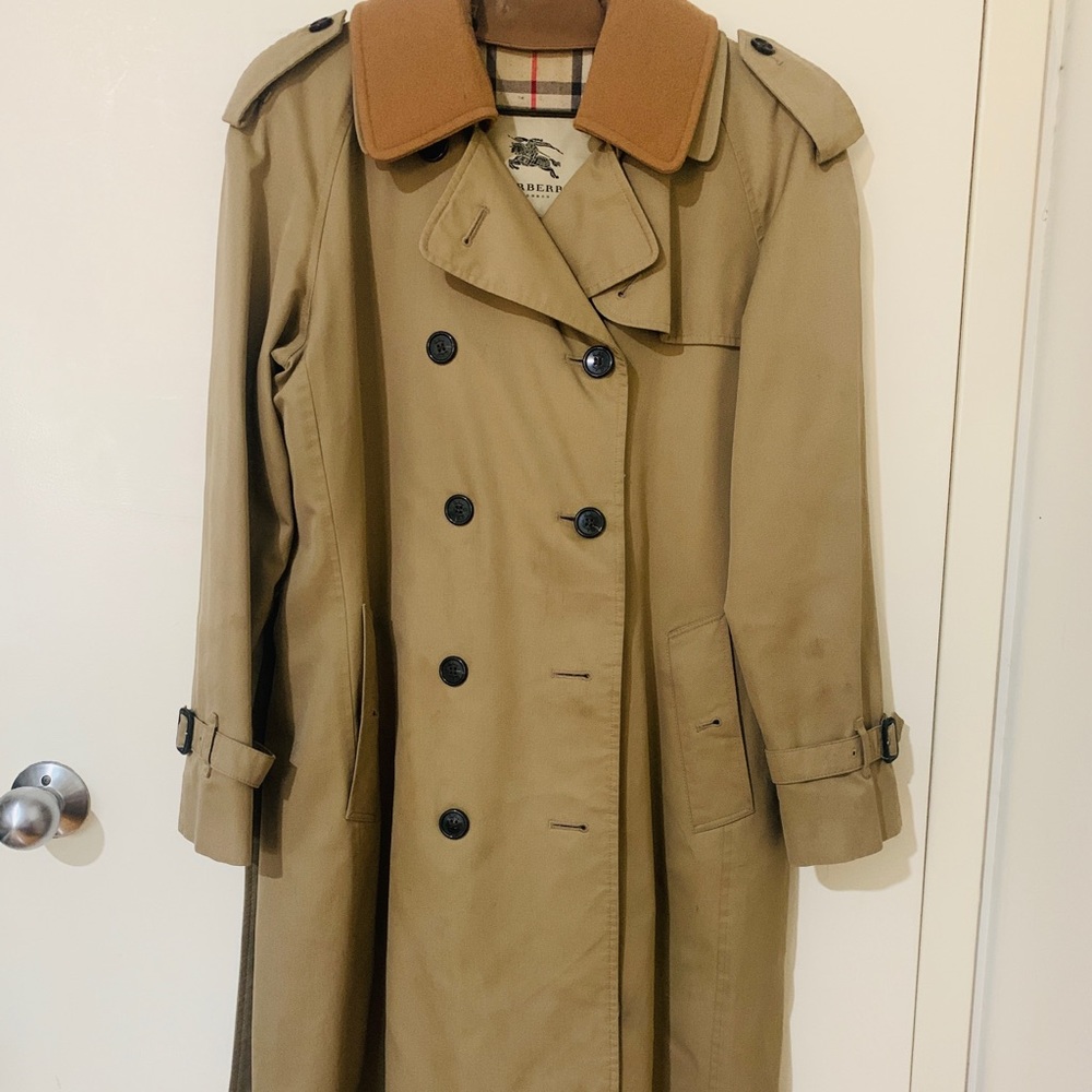 Sorry im out of the county⭐️BURBERRY TRENCH COAT⭐️with Detachable  💯 Authentic